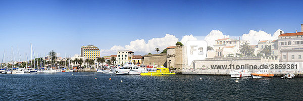 Alghero mit Festungsmauer vom Hafen aus gesehen  Sardinien  Italien  Europa