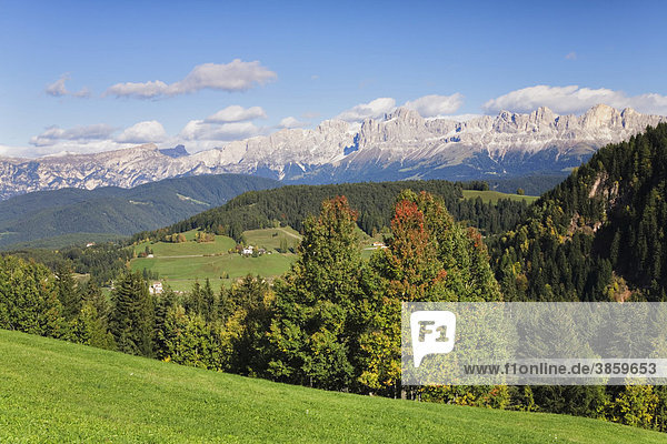 Aussicht über das Eggental zum Rosengarten  Dolomiten  Trentino-Südtirol  Italien  Europa