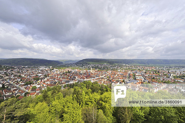 Blick über die große Kreisstadt Tuttlingen  Landkreis Tuttlingen  Baden-Württemberg  Deutschland  Europa