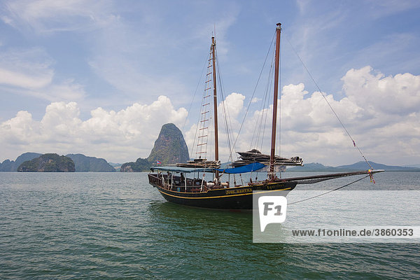 Dschunke in der Phang Nga Bucht  Phuket  Thailand  Asien