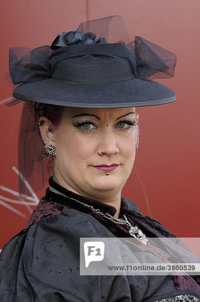 Frau mit Hut Wave Gotik Treffen Leipzig Sachsen Deutschland Europa