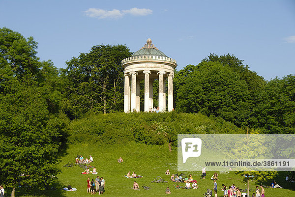 English Garden  park  classicism  Monopteros temple over lawn  leisure  Munich  capital  Upper Bavaria  Bavaria  Germany  Europe