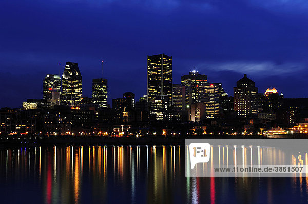 Skyline mit Hafen im Vordergrund  Montreal  Quebec  Kanada