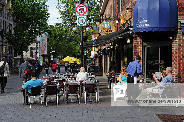 Straßencafes und -restaurants in einem Wohnquartier  Montreal  Quebec  Kanada