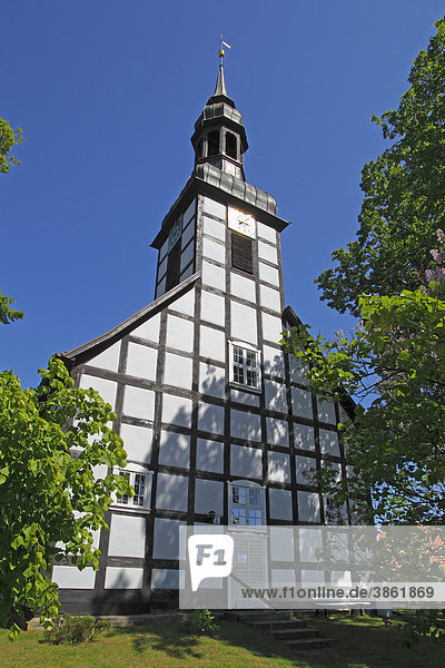 Historische Ahlbecker Dorfkirche von 1754  barocke Fachwerkkirche  Ahlbeck  Landkreis Uecker-Randow  Mecklenburg-Vorpommern  Deutschland  Europa