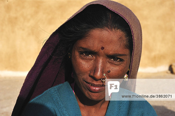 Porträt  junge Frau  Wüste Thar  Rajasthan  Indien  Asien