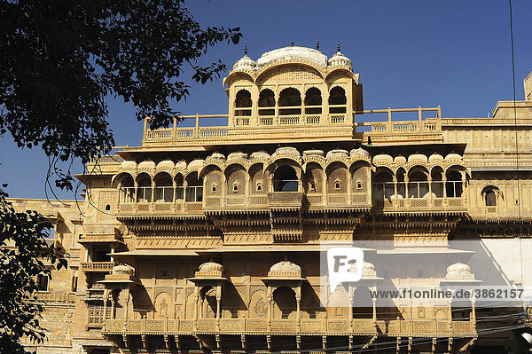 Teilansicht eines alten Haveli  Stadtpalast im Fort von Jaisalmer  Jaisalmer  Rajasthan  Indien  Asien