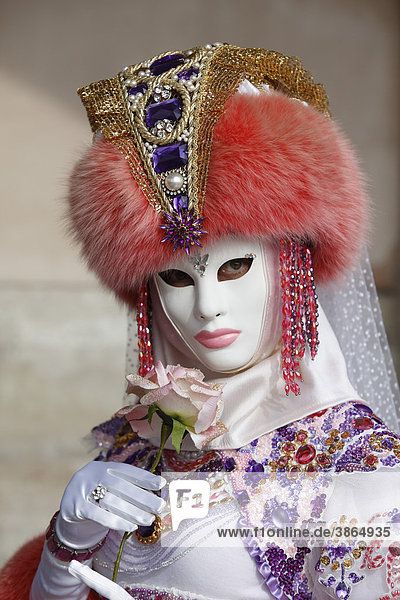 am  außen  Außenaufnahme  aussen  Aussenaufnahme  Aussenaufnahmen  bei  draußen  draussen  europäisch  europäische  europäischer  europäisches  Europa  europaeisch  europaeische  europaeischer  europaeisches  Fasching  Fasnacht  Gesichtsmaske  Gesichtsmasken  in  Italien  italienisch  italienische  italienischer  italienisches  Karneval  Kostüm  Kostüme  kostümiert  kostümierte  kostümierter  kostümiertes  Kostuem  Kostueme  kostuemiert  kostuemierte  kostuemierter  kostuemiertes  Maske  Masken  Maskerade  maskiert  maskierte  maskierter  maskiertes  menschenleer  niemand  Südeuropa  Suedeuropa  Tag  Tage  Tageslicht  tagsüber  tagsueber  Venedig  Venetien  Veneto  Venezia  venezianisch  venezianische  venezianischer  venezianisches  Venezien  verkleidet  verkleidete  verkleideter  verkleidetes  Verkleidung  Verkleidungen