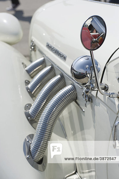 alt alte alter altes am außen Außenaufnahme Auburn aussen Aussenaufnahme Aussenaufnahmen Ausstellung Ausstellungen Ausstellungsstück Ausstellungsstücke Ausstellungsstueck Ausstellungsstuecke Auto Autohersteller Automobilhersteller Automobilindustrie Automobilwirtschaft Autos bei close close-up close-ups closeup closeups den Detail Detail Auburn Details draußen draussen Exponat Exponate für Fahrzeug Fahrzeuge fuer gefertigt Geschichte geschichtlich geschichtliche geschichtlicher geschichtliches historisch historische historischer historisches Kfz Kraftfahrzeug Kraftfahrzeuge Nahaufnahme Nahaufnahmen Oldie Oldtimer PKW PKWs Rod Sänger Saenger Speedster Stewart Tag Tage Tageslicht tagsüber tagsueber up ups Veteran Wagen
