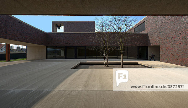 am Andreas Architekt Architektur außen Außenaufnahme aussen Aussenansicht Aussenansichten Aussenaufnahme Aussenaufnahmen Bäume Backstein Backsteinbau Backsteinbauten Backsteine Baeume Bau Baum Bauten Bauwerk Bauwerke bayerisch bayerische bayerischer bayerisches Bayern bayrisch bayrische bayrischer bayrisches bei BRD Bundesrepublik Christentum christlich christliche christlicher christliches denkmalgeschützt denkmalgeschützte denkmalgeschützter denkmalgeschütztes denkmalgeschuetzt denkmalgeschuetzte denkmalgeschuetzter denkmalgeschuetztes deutsch deutsche deutscher deutsches Deutschland draußen draussen europäisch europäische europäischer europäisches Europa europaeisch europaeische europaeischer europaeisches Flora Gebäude Gebaeude Glaube glauben Höfe Hoefe Hof Innenhöfe Innenhoefe Innenhof katholisch katholische katholischer katholisches Kirche Kirchen München Meck menschenleer modern moderne moderner modernes Muenchen Neuried niemand Nikolaus Oberbayern Pfarrkirche Pfarrkirchen Pfarrzentrum Pflanze Pflanzen Prof römisch religiös religiöse religiöser religiöses religioes religioese religioeser religioeses Religion roemisch Süddeutschland Sakralbau Sakralbauten St Sueddeutschland Tag Tage Tageslicht tagsüber tagsueber Ziegel Ziegelstein Ziegelsteine