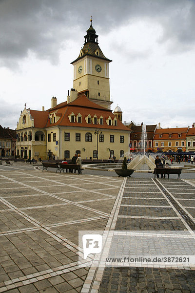 administrative  architecture  blanket  blankets  Brasov  ceiling  ceilings  city  clock  clock-tower  clock-towers  clocktower  clocktowers  cloud  clouded  clouds  colored  coloured  cover  covering  covers  cultural  culturally  culture  cultures  dark  dark-colored  dark-coloured  darkly  day  daylight  daytime  drearily  dreary  during  dusky  East  Eastern  Europe  European  exterior  exteriors  fountain  fountains  gloomy  gloomyly  hall  halls  historic  historical  in  jet  jets  museum  museums  of  outdoor  overcast  photo  photos  Piata  Romania  Rumania  rumanian  Sfatului  shadily  shady  shot  shots  sky  square  squares  the  tower  towers  town  trick  water  well  wells  with