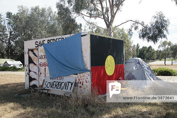 aboriginal  aboriginals  aborigine  Aborigines  aborigines  Australia  Australian  Canberra  Capital  day  daylight  daytime  during  embassies  embassy  exterior  exteriors  in  indigenous  native  nobody  of  outdoor  peoples  photo  photos  picture  pictures  shot  shots  symbol  symbolic  symbols  tent  tents  Territory  The  the