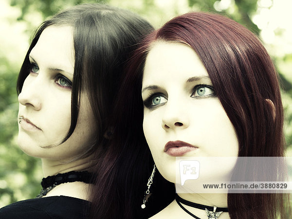 Frauen  Paar  Gothic  Gesicht  ernst