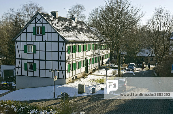Haus im Stadtteil Gruiten  Haan bei Düsseldorf  Nordrhein-Westfalen  Deutschland  Europa
