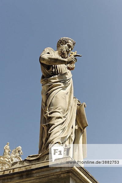 Figur des Hl. Petrus  St. Petersplatz  Vatikan  Rome  Italien  Europa