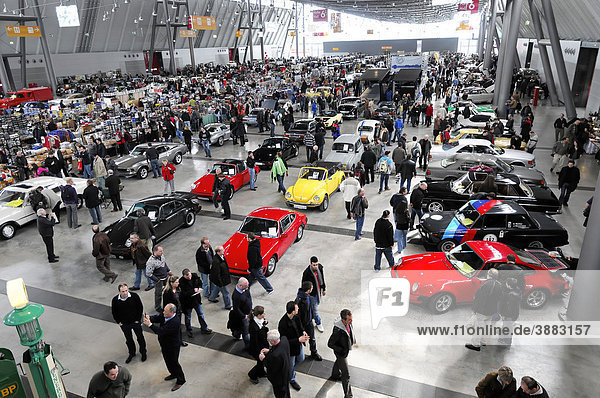 Innenansicht Halle 6 RETRO CLASSICS 2010 Stuttgart Messe Stuttgart Baden-Württemberg Deutschland Europa