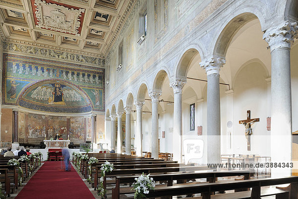 Innenansicht von Santa Maria in Domnica auf dem Caelius  Rom  Italien  Europa