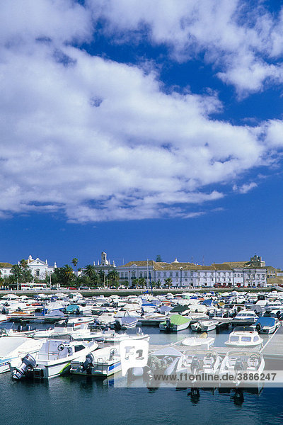 Stadtbild mit Hafen  Faro  Algarve  Portugal  Europa