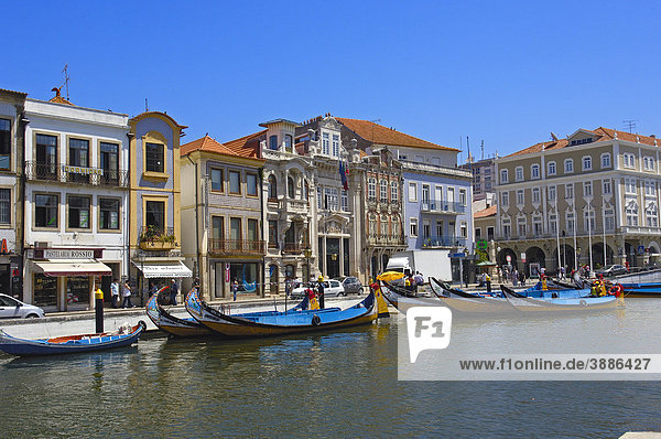Moliceiros  traditionelle Boote  Zentraler Kanal  Distrikt Aveiro  Region Beira  Portugal  Europa
