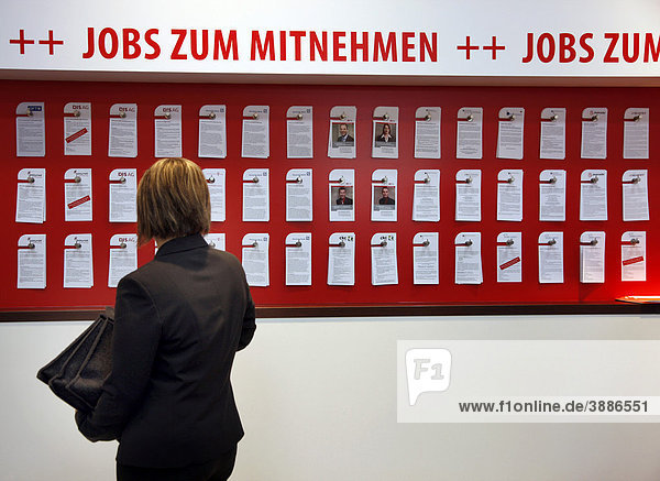 Jobbörse  Jobangebote auf einem Stand auf der Computer und IT Messe Cebit  Messegelände Hannover  Hannover  Niedersachsen  Deutschland  Europa