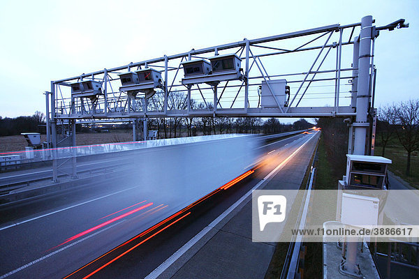 Mautbrücke  zur Erfassung der Autobahnmaut  auf der Autobahn A3 bei Hamminkeln  Niederrhein  Nordrhein-Westfalen  Deutschland  Europa