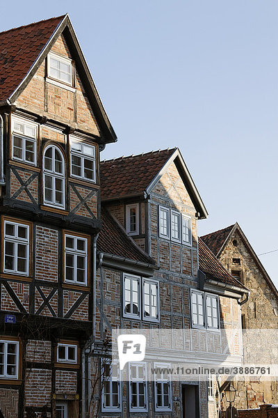Sanierte Fachwerkhäuser  Lange Gasse  Schlossberg  historische Altstadt  Quedlinburg  Harz  Sachsen-Anhalt  Deutschland  Europa