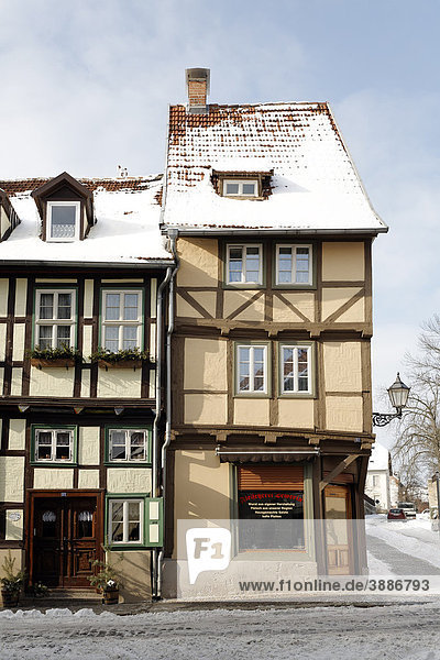 Historische Fachwerkhäuser  verschneit  Neuendorf  Altstadt  Quedlinburg  Harz  Sachsen-Anhalt  Deutschland  Europa