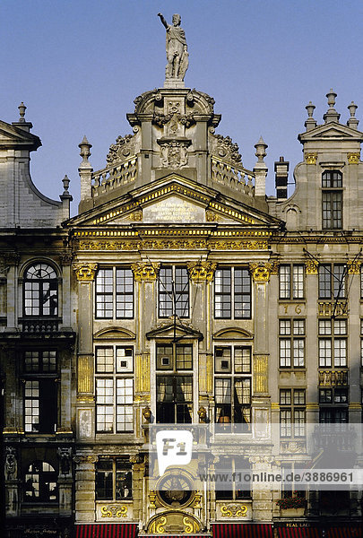Barockes Zunfthaus mit prächtigem Skulpturenschmuck  Grand Place  Brüssel  Belgien  Europa