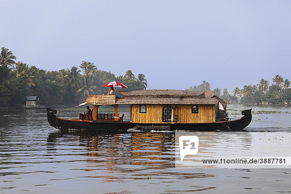 Houseboat on Kodoor River  Backwaters near Alleppey  Alappuzha  Kerala  India  South Asia  Asia