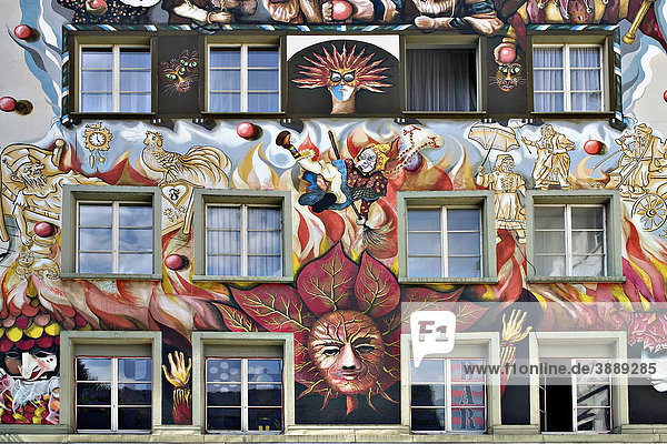 Kunstvolle Fassadenmalereien in Luzern  Schweiz  Europa
