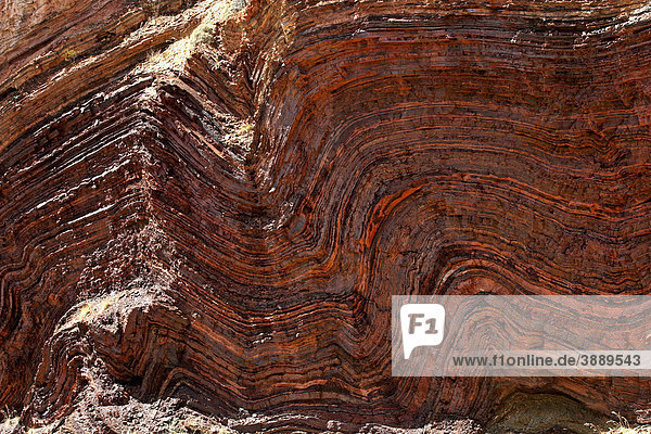 Detail einer gebänderten Felswandformation in der Hamersley Schlucht  Pilbara  Nordwest-Australien