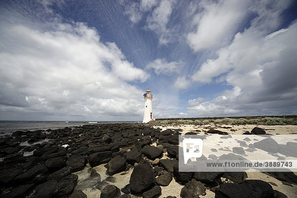 Der Leuchtturm Griffiths Island Lighthouse in Port Fairy  Victoria  Australien