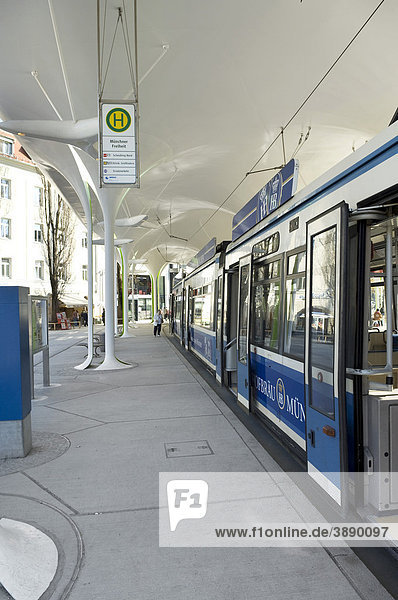 Straßenbahnhaltestelle Münchner Freiheit  München  Bayern  Deutschland  Europa