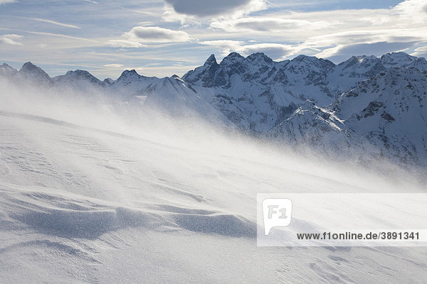 Schneesturm auf dem Fellhorn  Schneeverwehung  Winter  Oberstdorf  Allgäuer Alpen  Allgäu  Bayern  Deutschland  Europa