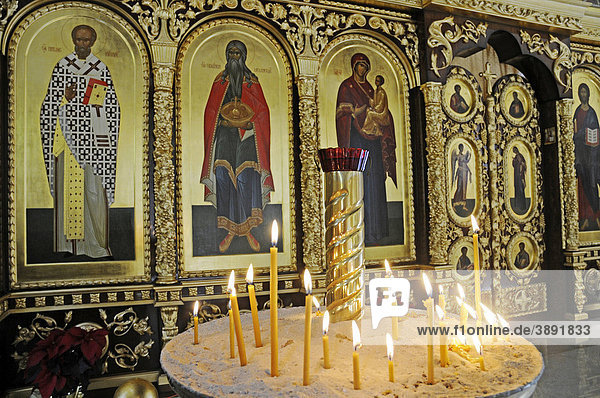 Ikonen  Heiligenbilder  brennende Kerzen  russisch orthodoxe Kirche  Altea  Costa Blanca  Provinz Alicante  Spanien  Europa