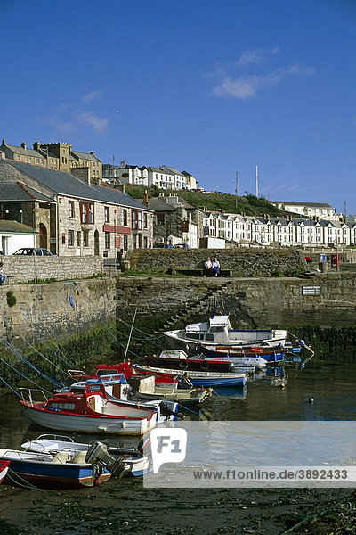 Hafen von Porthleven  Cornwall  England  Vereinigtes Königreich  Europa
