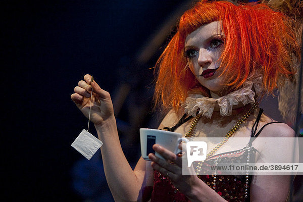 Miss Maggots  Sängerin und Showtänzerin von Emilie Autumn live beim einzigen Schweizer Konzert im Club Härterei in Zürich  Schweiz