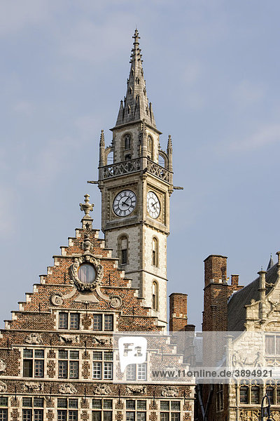 Alte Gildehäuser mit Uhrenturm an der Leie  Graslei  Gent  Flandern  Belgien  Europa