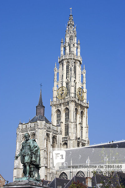 Das Rubensdenkmal mit der Liebfrauenkathedrale  Onze-Lieve-Vrouwekathedraal  Groenplaats  Antwerpen  Flandern  Belgien  Europa