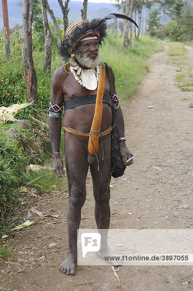 Dani  Großvater in traditioneller Tracht  Wamena  Neuguinea  Indonesien  Südostasien