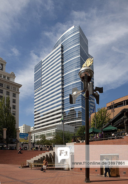 View of the Pioneer Courthouse Square and the Fox Tower  Portland  Oregon  USA