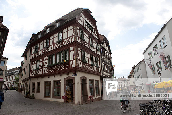 Historisches Fachwerkhaus im Zentrum von Lohr  Große Kirchgasse  Lohr am Main  Hessen  Deutschland  Europa