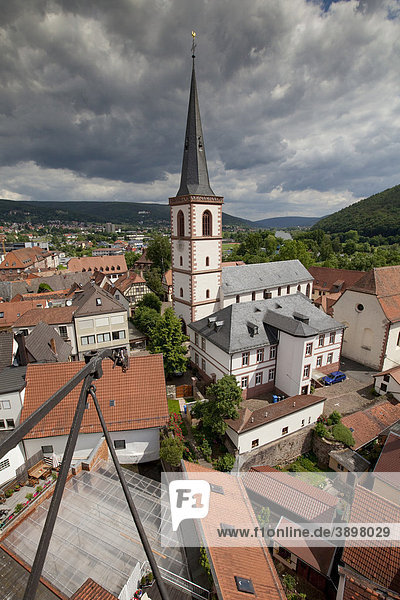 Blick auf die historische Altstadt und die Stadtpfarrkirche St Michael  Lohr am Main  Hessen  Deutschland  Europa