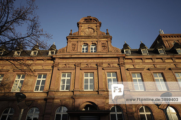 Gebäude der Post Deutsche Bundespost in Duisburg  Nordrhein-Westfalen  Deutschland  Europa