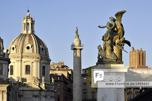 Kirche Santissimo Nome di Maria  Trajan-Säule  Statuengruppe Il Pensiero am Vittoriano  Torre delle Milizie  Piazza Venezia  Rom  Latium  Italien  Europa