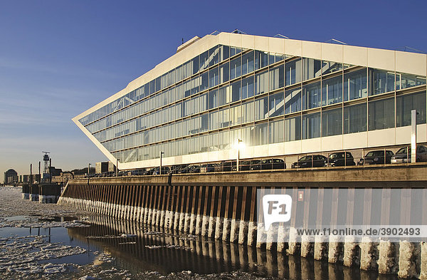 Modern office building Docklands on the wintery Elbe river in Hamburg's port  Neumuehlen  Hamburg  Germany  Europe