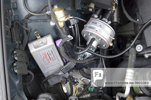 Autogasanlage STAG-300-6 plus in einem 7er BMW  Modell E38 Baujahr 1997  Reihen-6-Zylinder-Motor mit 142kw  Stuttgart  Baden-Württemberg  Deutschland  Europa
