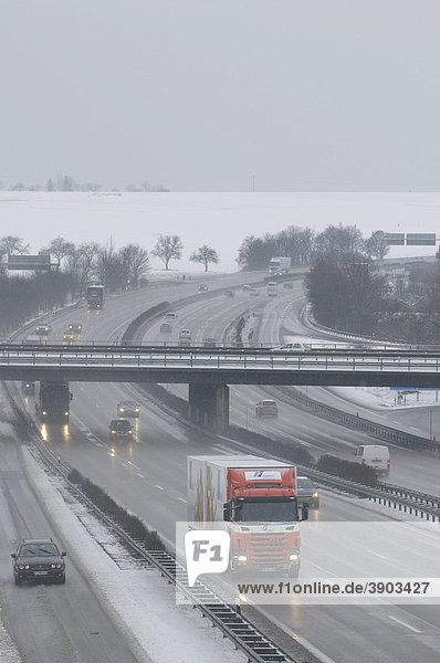 The wintery highway A 81 at Stuttgart-Zuffenhausen  looking towards Heilbronn  Stuttgart  Baden-Wuerttemberg  Germany  Europe
