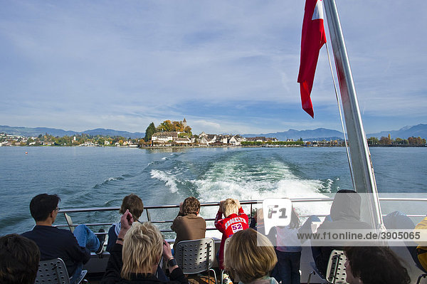 Tourist ship  Lake Zurich  Rapperswil  Sankt Gallen  Switzerland  Europe