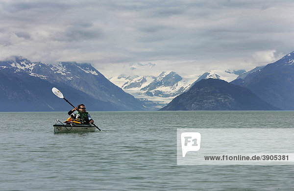 Kajak fahren auf dem Tarr Inlet  mehrtägige Kajak-Tour im Glacier Bay Nationalpark  Alaska  USA